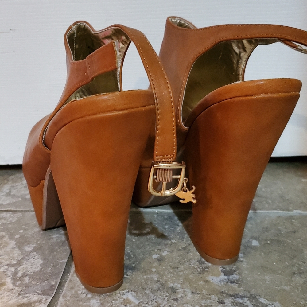 Heels - Picture 2 of 5